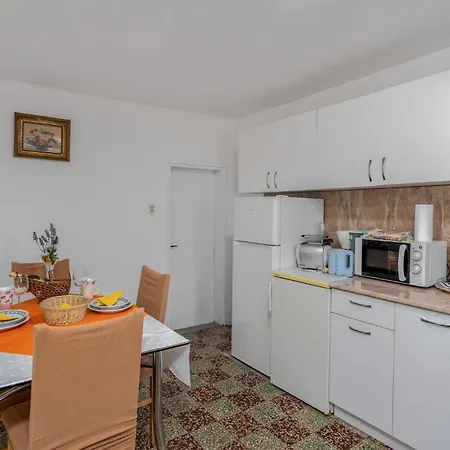 Amazing In With Kitchen Dom wakacyjny Donji Zagon