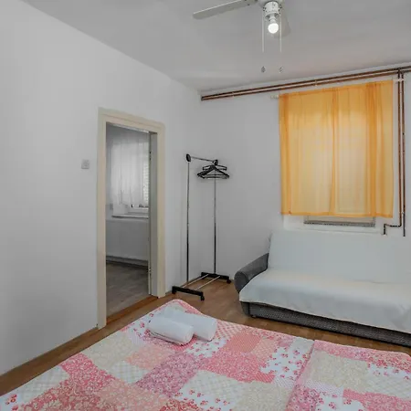 1 Bedroom Cozy In