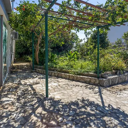 1 Bedroom Cozy In * Donji Zagon