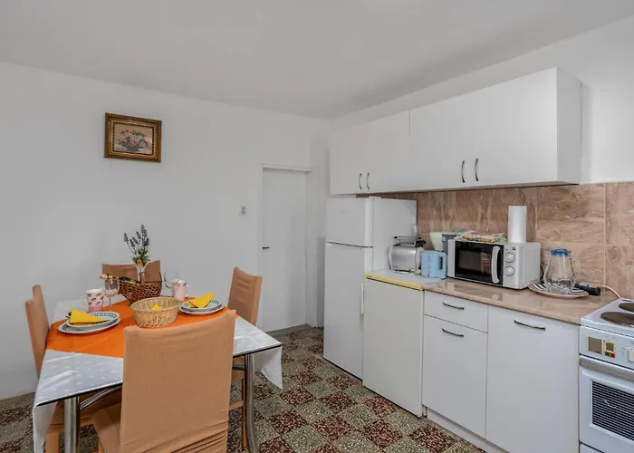 Lovely In With Wifi Holiday home Donji Zagon
