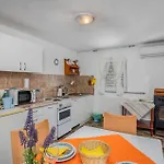 1 Bedroom Lovely In * Donji Zagon