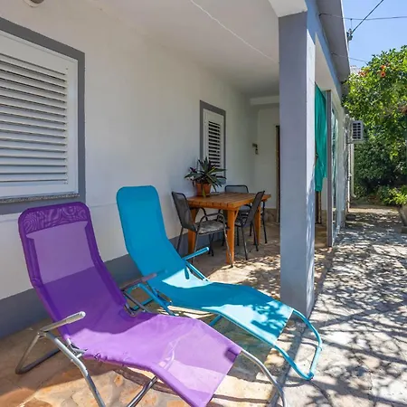 Lovely In With Wifi بيت للعطل *