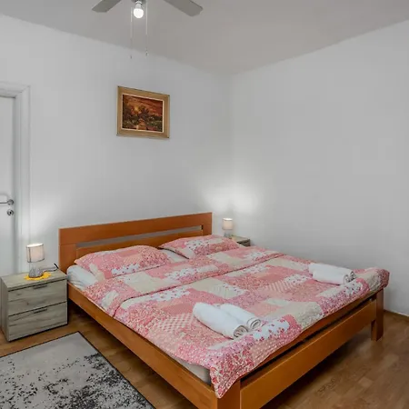 1 Bedroom Cozy In *